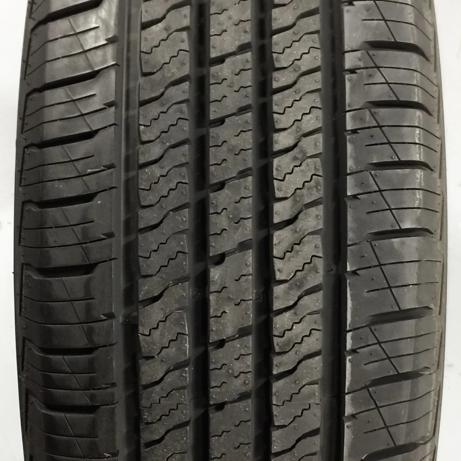 275/60R20 114T Tire All H/T H/T LGT67 Landgolden Season