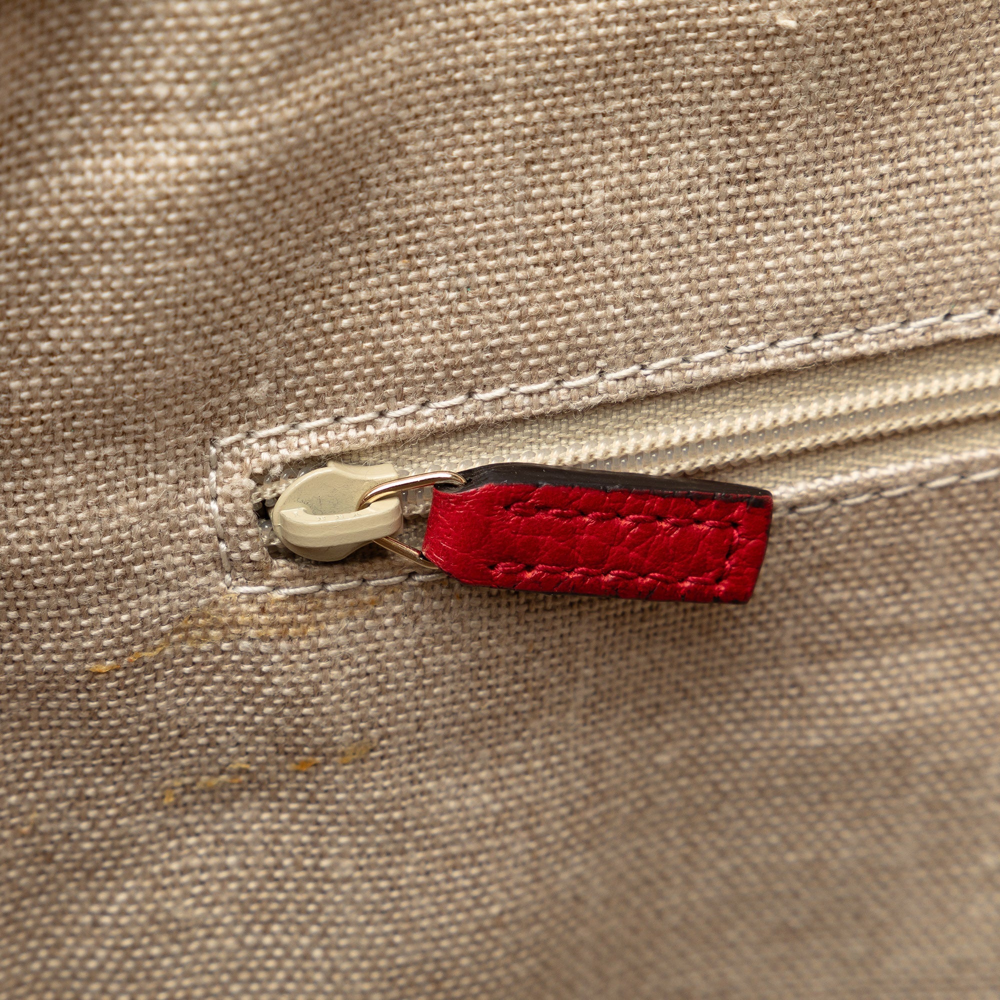 Authenticated Calf GG Pre-Owned Unisex Leather Convertible Charm Red Gucci (Good) Satchel Dome