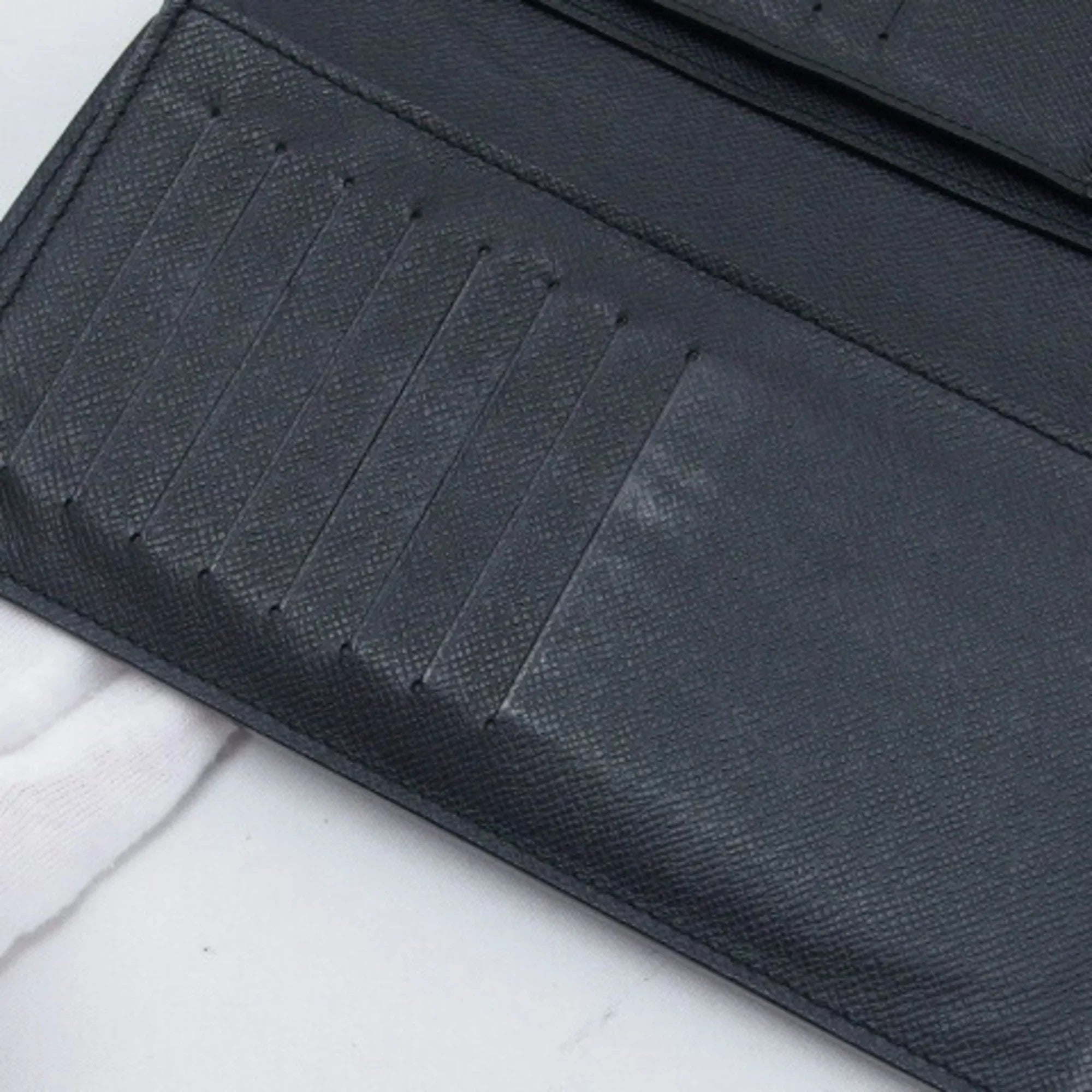 Vuitton Bifold Black Louis Wallet Billfold Pre-Owned (Good) Taiga Long